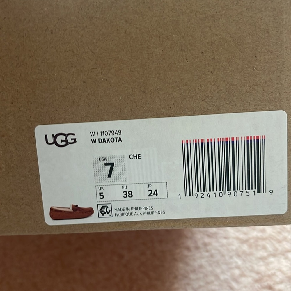 UGG women’s  Brown Suede Loafers - Picture 4 of 17